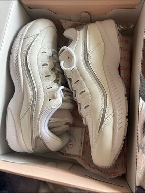 Easy Spirit White and Light Gray Walk-Run Sneakers